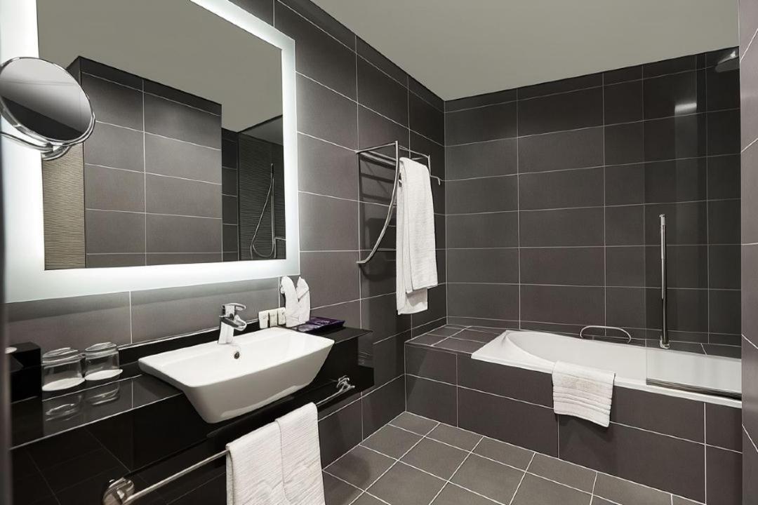 Park Regis Business Bay Hotel Дубай Екстериор снимка